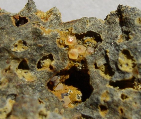 Paulingit2-krystaly 2mm.JPG